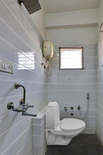 Bathroom 3, Hotel Alexa, Ahmadabad