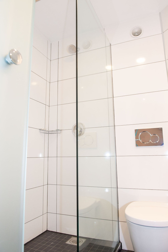 Bathroom 5, Best Western Appleby Park Hotel, Leicestershire