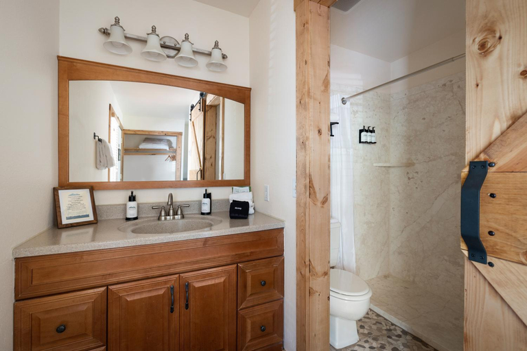 Bathroom 3, Elk Refuge Inn, Teton