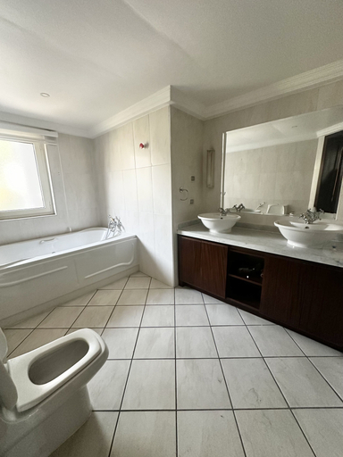 Bathroom 3, Chic and stylish 3 bedroom apartment, Accra