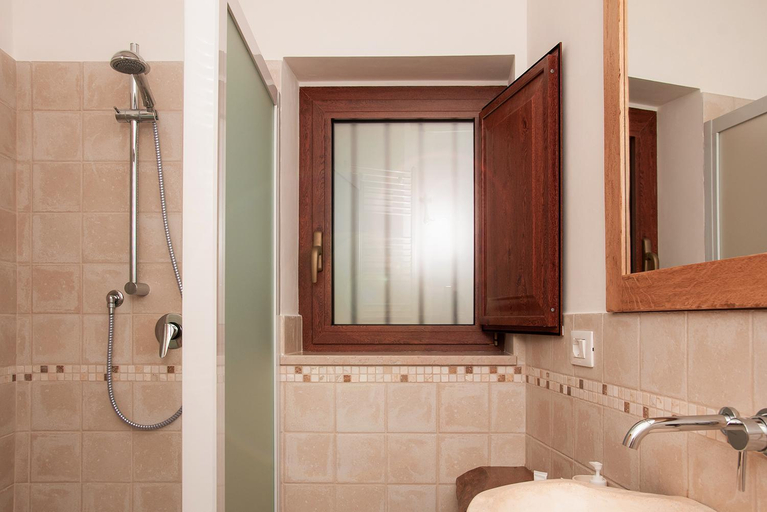 Bathroom 3, Trulli Loco, Bari
