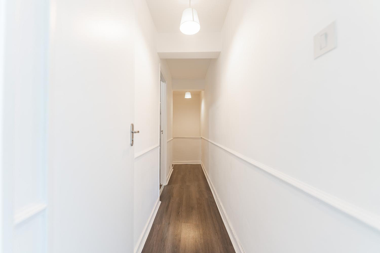 Others 3, Luxury 3 Bedroom Flat with Balcony in Westbourne Park, London
