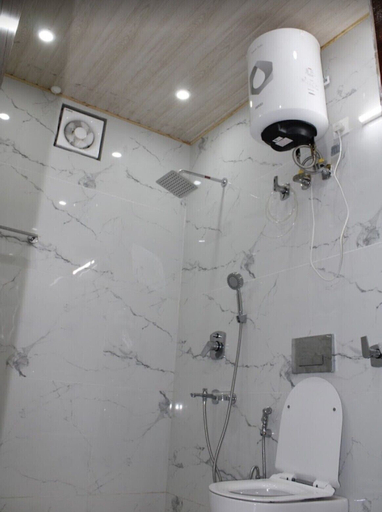 Bathroom 4, Hotel AJ Himalayan, Shimla