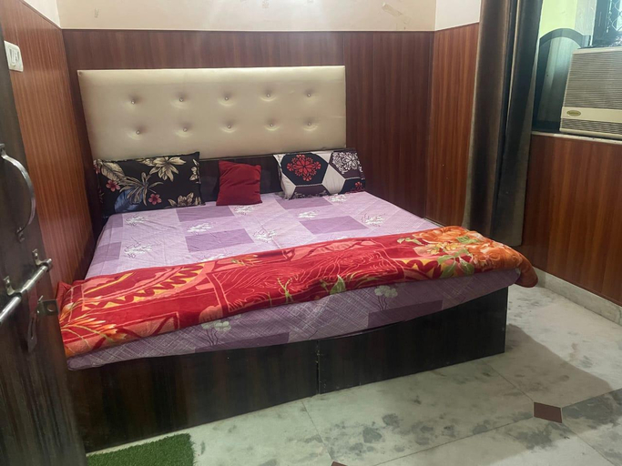 Others 4, Mukhiya Garden, Mathura