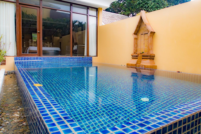 Swimming Pool 4
