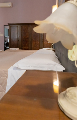 Bedroom 3, Emerald Palace, Florence