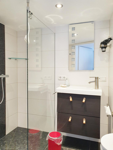 Bathroom 9