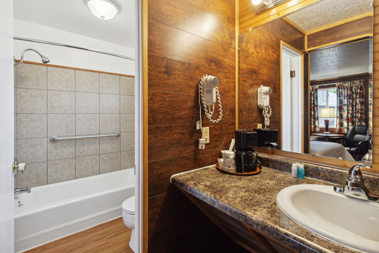 Bathroom 3, Vindel Motel, Emmet