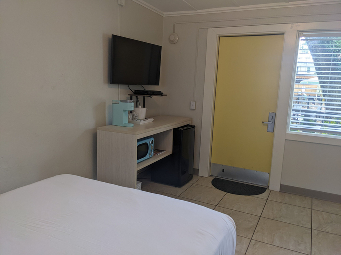 Bedroom 2, Queens Court, Glynn