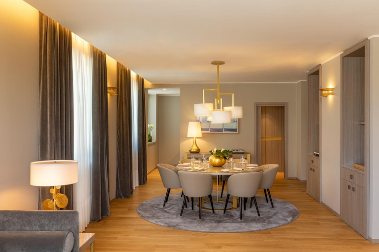 Dining Room 17