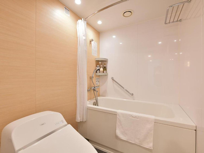 Bathroom 7