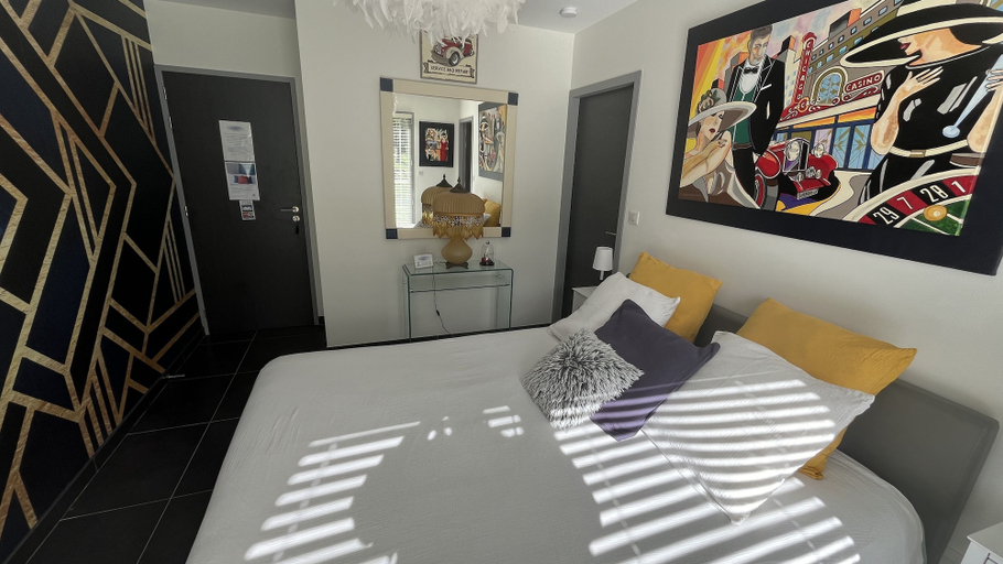 Bedroom 2, Domaine Georges V, Haute-Vienne