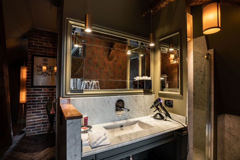 Bathroom 4, Le Chateau de Maubreuil, Loire-Atlantique