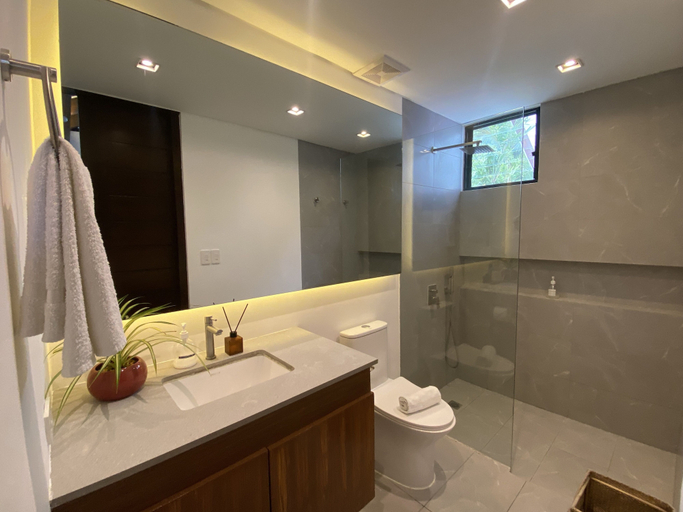 Bathroom 5, Amila Dive Beach Resort, Cauayan