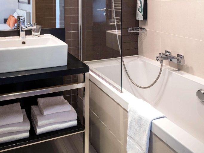 Bathroom 13