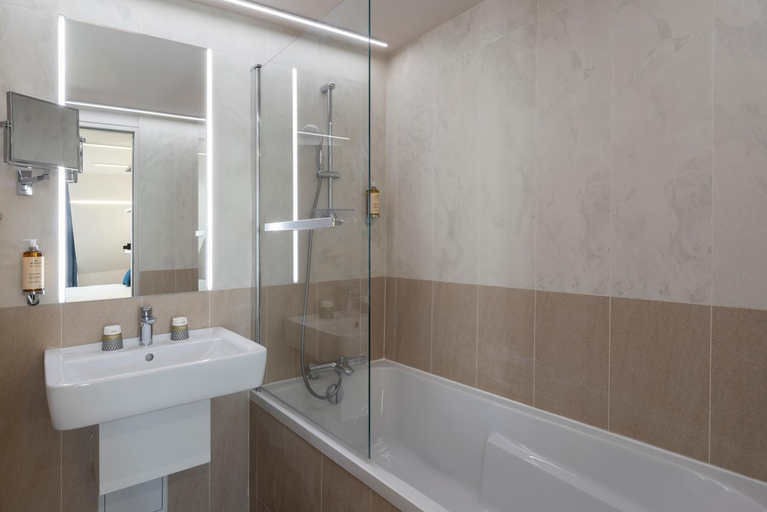 Bathroom 5, Mercure Paris Opera Lafayette Hotel, Paris