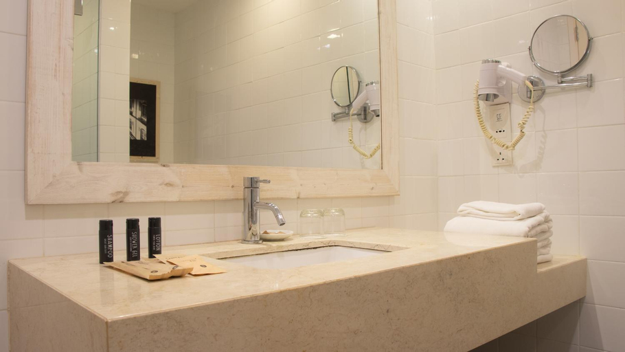 Bathroom 21