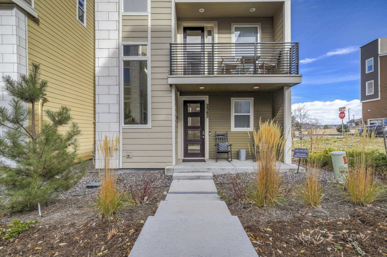 Exterior & Views 2, 3BD Rooftop Lounge Restaurants & Parks, Douglas