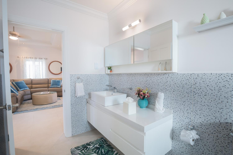 Bathroom 5, Bay Gardens Beach Resort & Spa