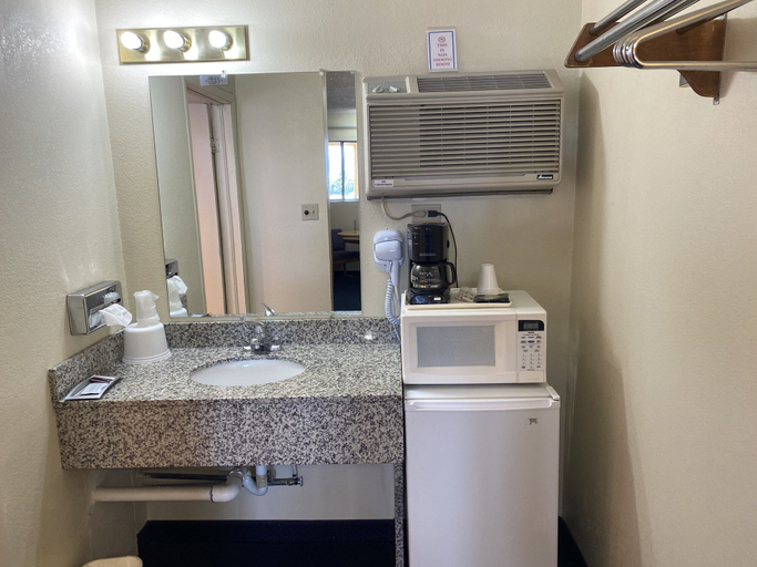 Bathroom 4, Econo Lodge, San Miguel