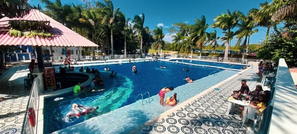 Poolside bar, Riopark Beach Hotel, Yopal