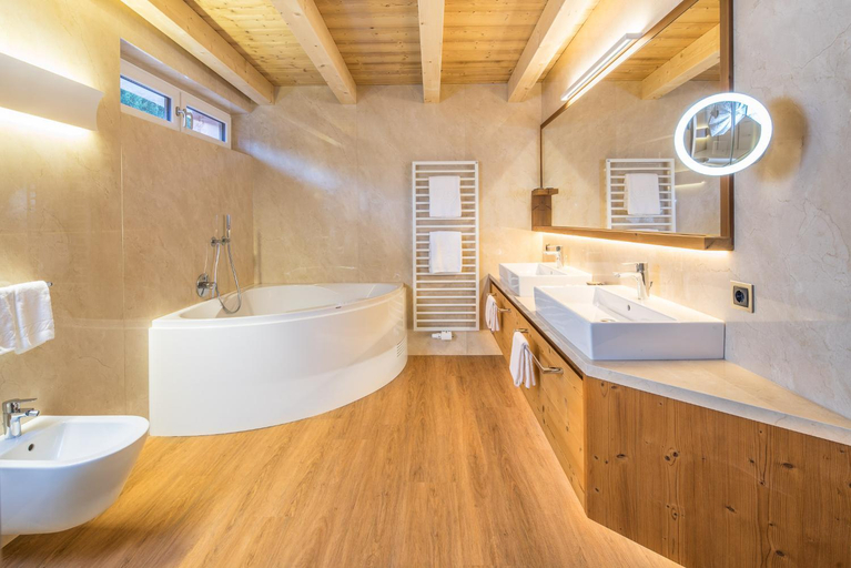 Bathroom 3, Savoy Dolomites Luxury & Spa Hotel, Bolzano