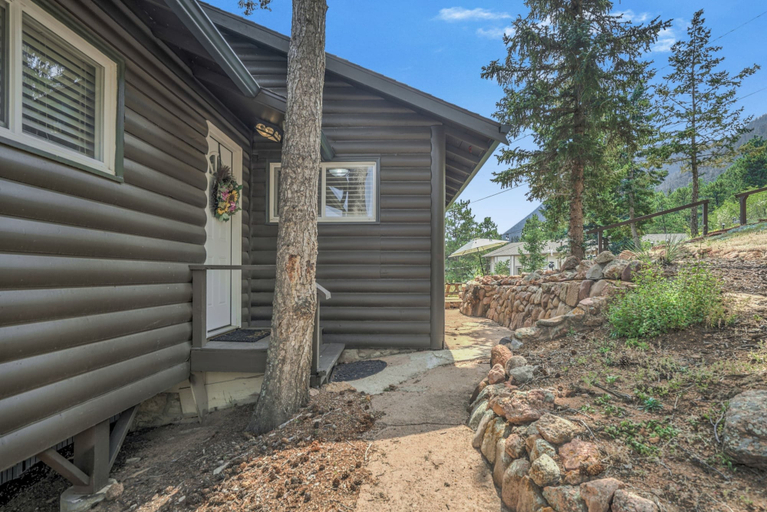 Exterior & Views 2, 3BD Cowboy Cabin Pikes Peak Mountain Log Cabin, El Paso