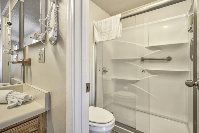 Bathroom 4, 3bddog-friendlynear Shopping & Restaurants, El Paso