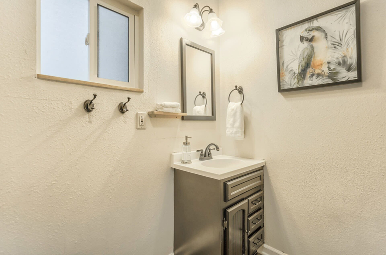 Bathroom 3, 2BR Old Colorado City Dog Friendly!, El Paso