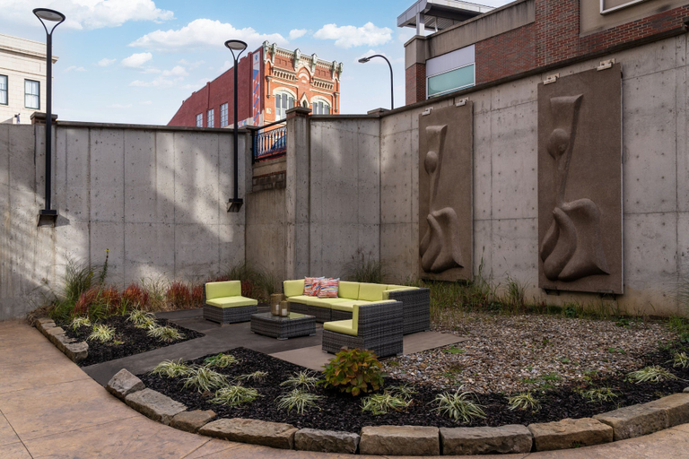 Exterior & Views 2, BLU-Tique, Akron, a Tribute Portfolio Hotel, Summit