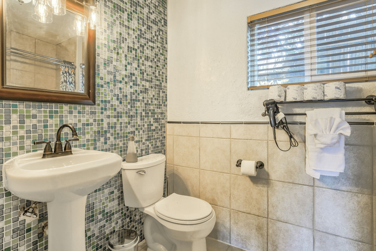 Bathroom 3, Quest Rest - Unit 2, El Paso