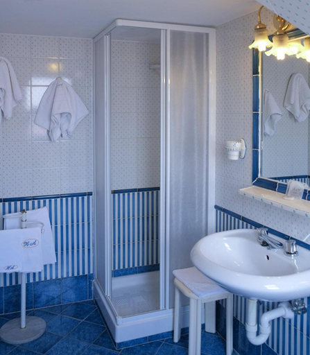 Bathroom 3, Astor, Modena