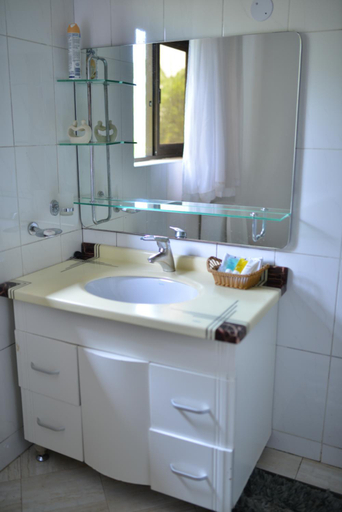 Bathroom 4, Royal Victoria House, Jinja