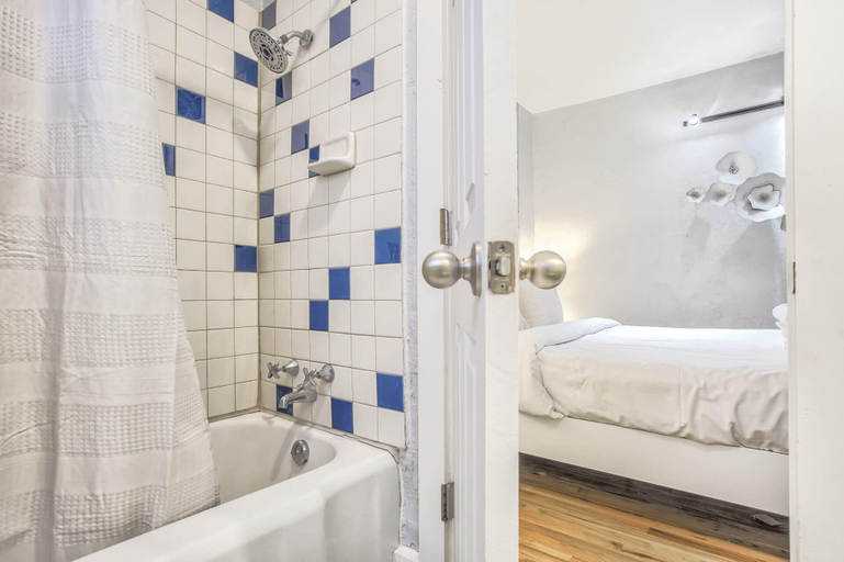 Bathroom 3, 2BD Cozy Retreatclose to Red Rocksdogs Welcome!, El Paso