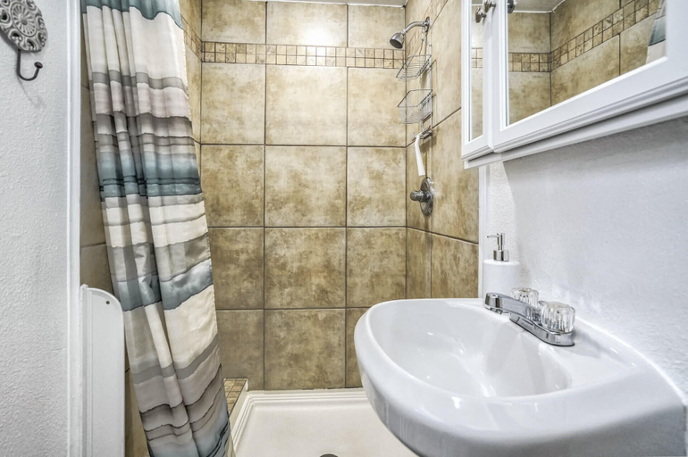 Bathroom 3, 1brmanitou Springs Cottageget Away, El Paso