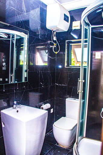 Bathroom 2, Hotel Quo Vadis, AbujaMun