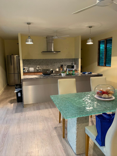 2, Beachside Villa with Private lap pool, Douglas