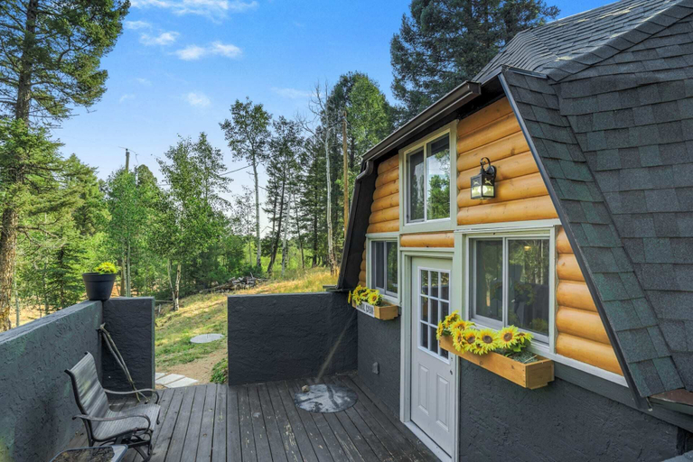 Exterior & Views 2, Crystal Cabin Pikes Peak Mountain w/ Wine Cellar, Teller