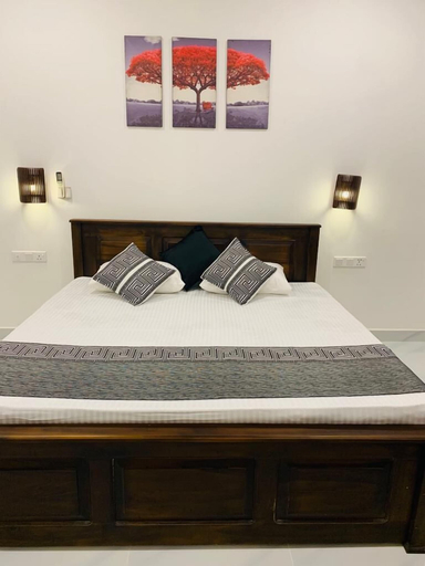 Bedroom 5, Ibeeza Motel, Dickwella