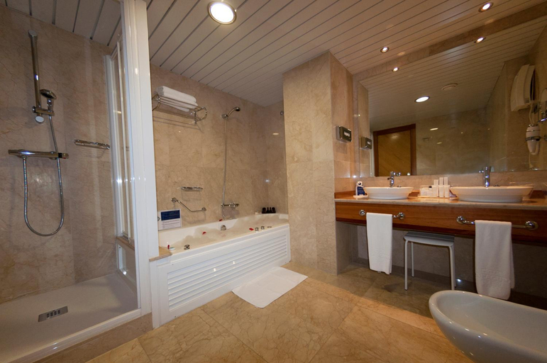 Bathroom 5, Hotel La Laguna Spa & Golf, Alicante
