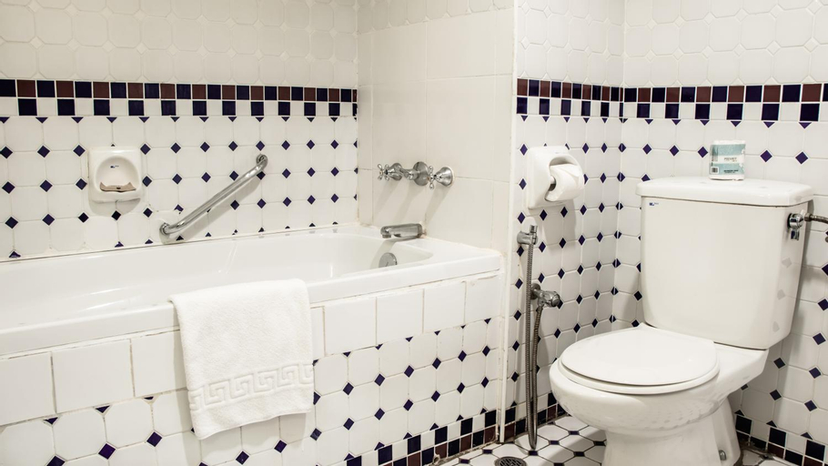 Bathroom 10