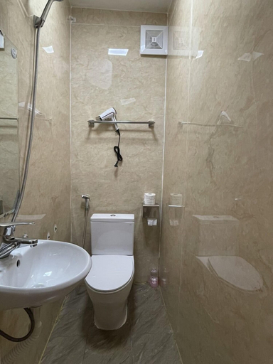 Bathroom 5, Nhật's Sapa Central Hostel, Sa Pa