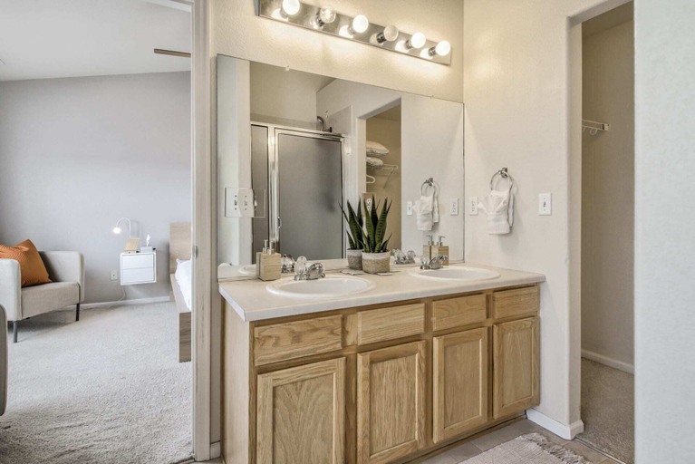 Bathroom 4, 3brmodern Homenearby Parks & Mountains, El Paso