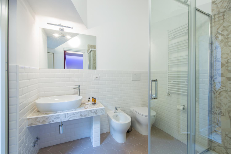 Bathroom 4, Unico Argentina Suites, Rome