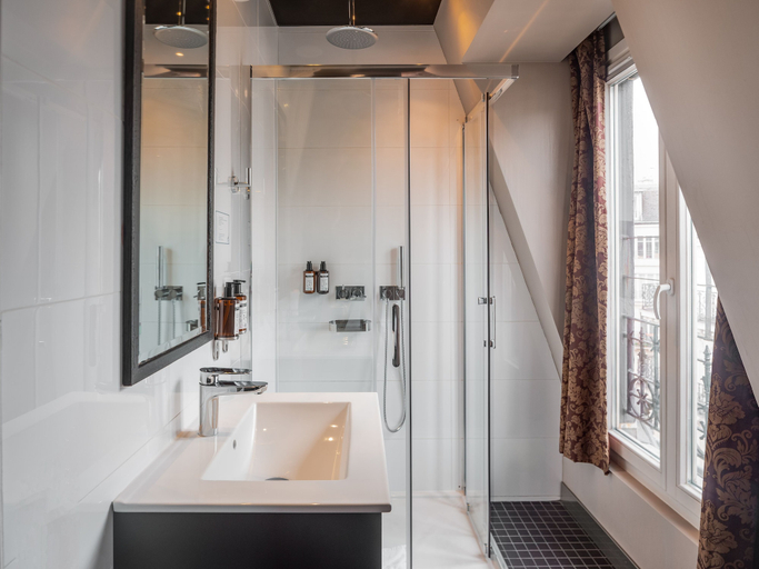Bathroom 5, Grand Hotel Lafayette, Paris