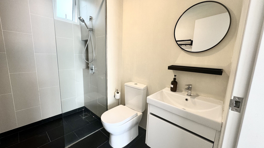 Bathroom 3, UNA Serviced Apartment by Manatidur, Kuala Lumpur