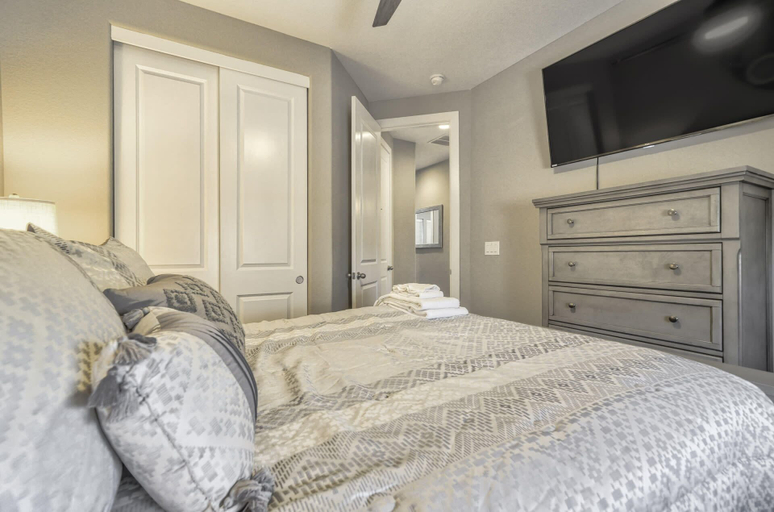 Bedroom 3, 3BD Rooftop Lounge Restaurants & Parks, Douglas