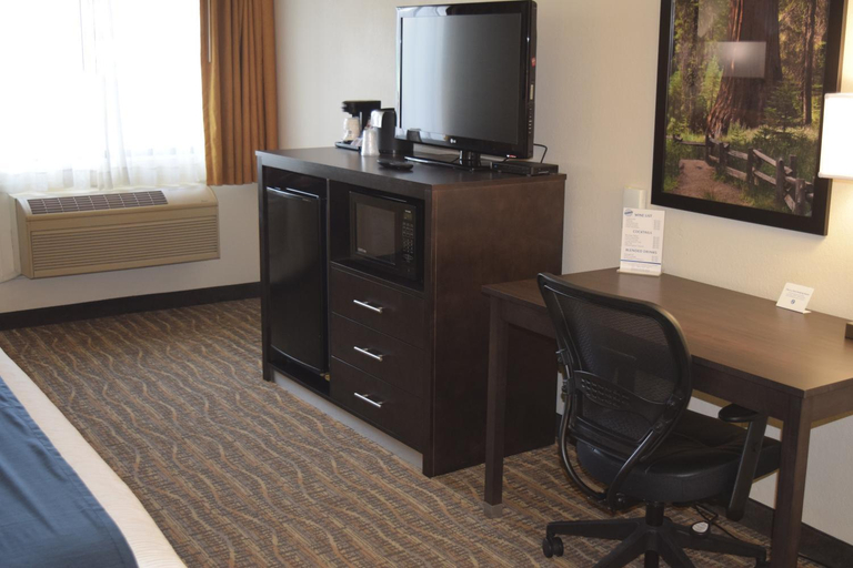 Bedroom, Best Western Town & Country Lodge, Tulare