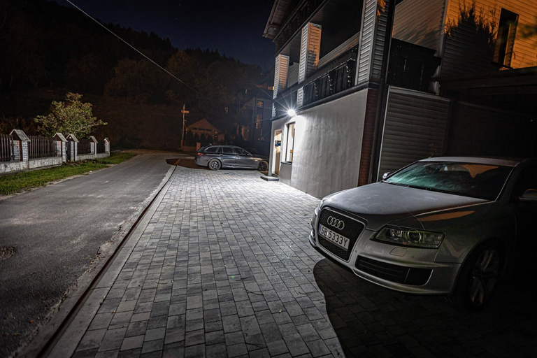 Exterior & Views