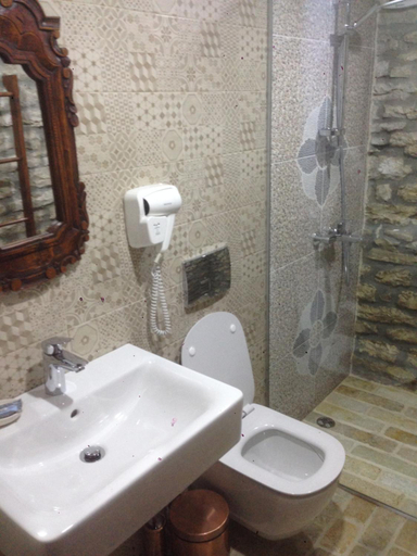 Bathroom 3, Konaku Guest house, Gjirokastrës